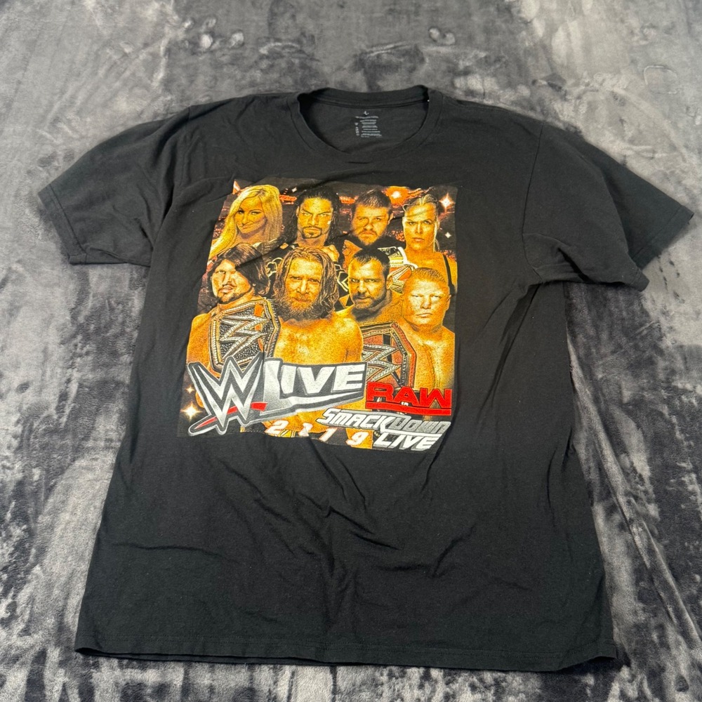 WWE Live T-Shirt Mens Large‎ Black 2019 Raw SmackDown Graphic Tee 3106